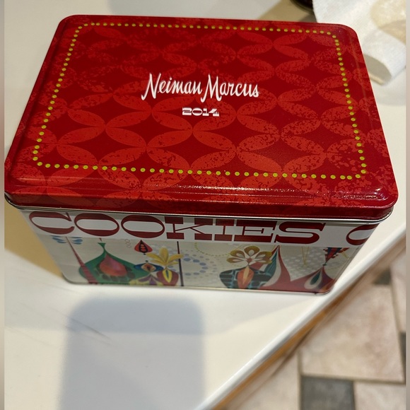RARE 2014 NEIMAN MARCUS CHOCOLATE CHIP COOKIE TIN COLLECTIBLE HOLIDAY CHRISTMAS - Picture 8 of 10